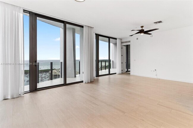 Building Photo - 2831 S Bayshore Dr