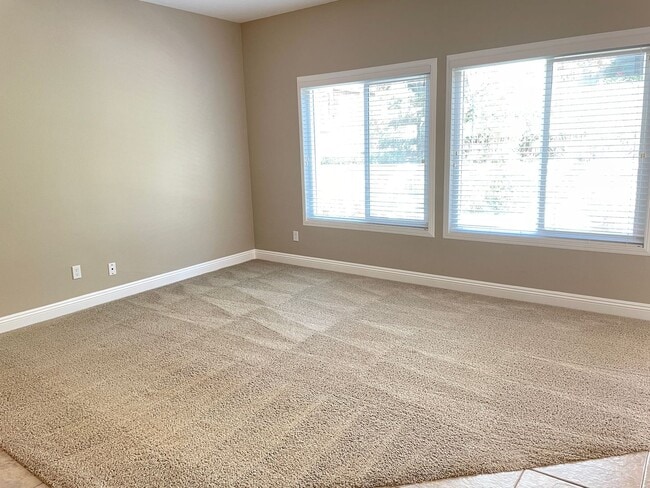 Building Photo - Picture Perfect Summerhill Home!