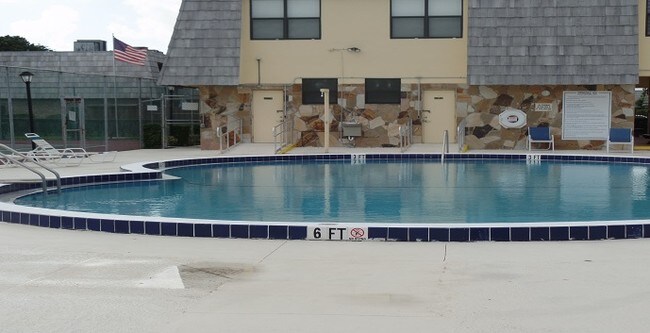 Building Photo - 451 Springdale Cir