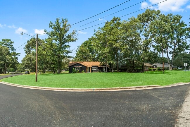 Primary Photo - 62 Greenbriar Dr