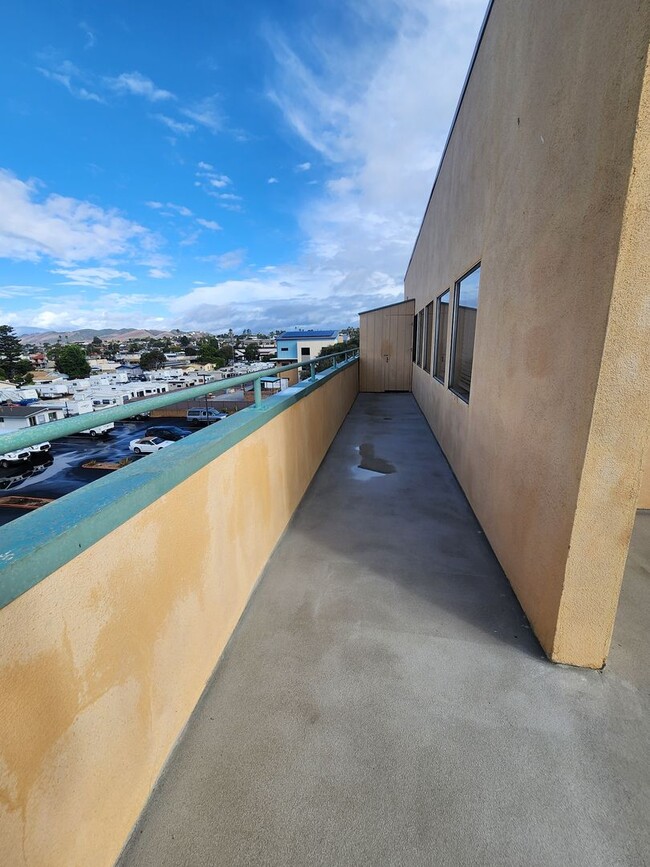 Building Photo - Ocean View Corner Apartment with Private Deck