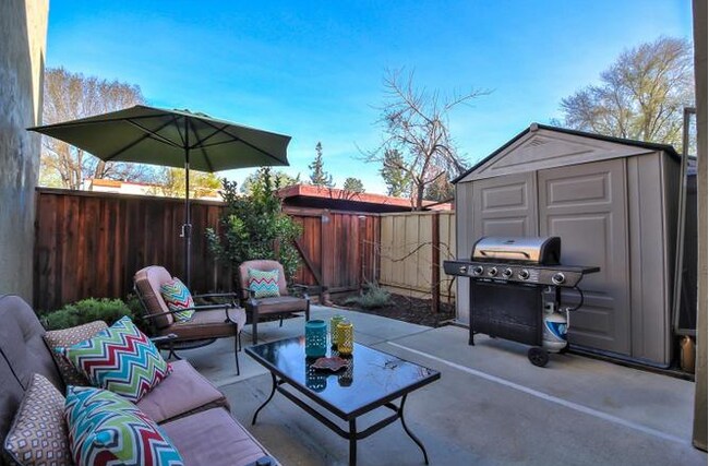 Building Photo - 2311 Olivegate Ln
