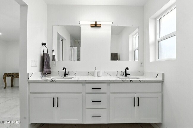Building Photo - 408 San Blas Dr