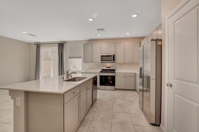 Building Photo - Gorgeous 4 Bedroom, 2 Story Home in SW/Mou...