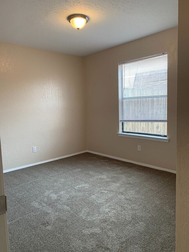 Building Photo - 1011 Meadowlark Ct SE