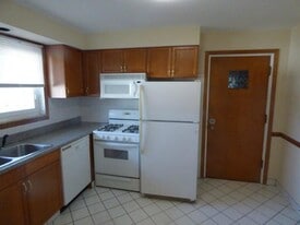 Building Photo - 1535 Bonnie Brae