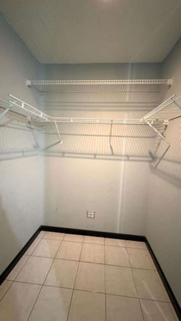 Building Photo - 5149 El Claro Cir