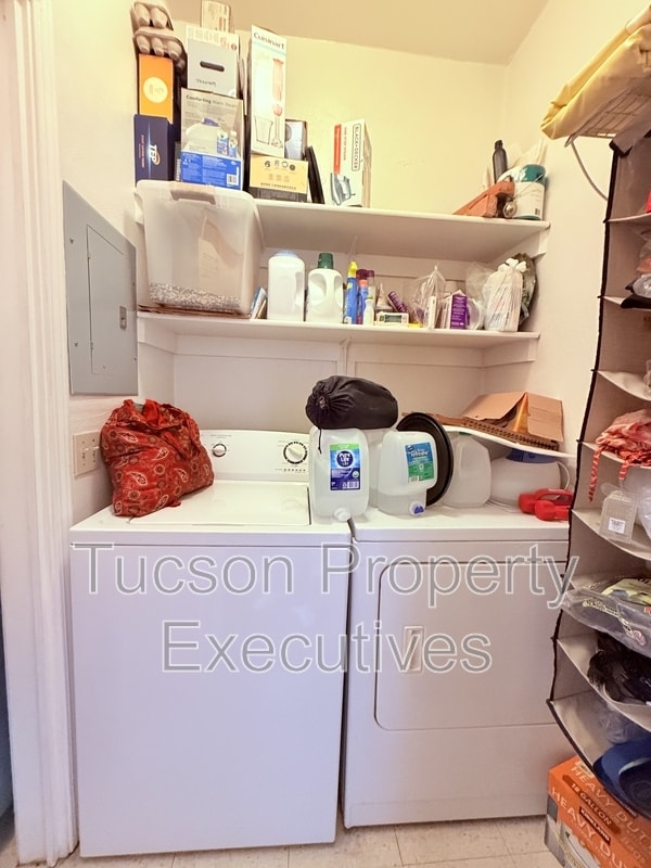 Building Photo - 1220 N Olsen Ave