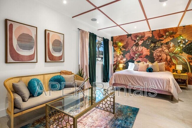 Building Photo - 2325 N Girasol Ave