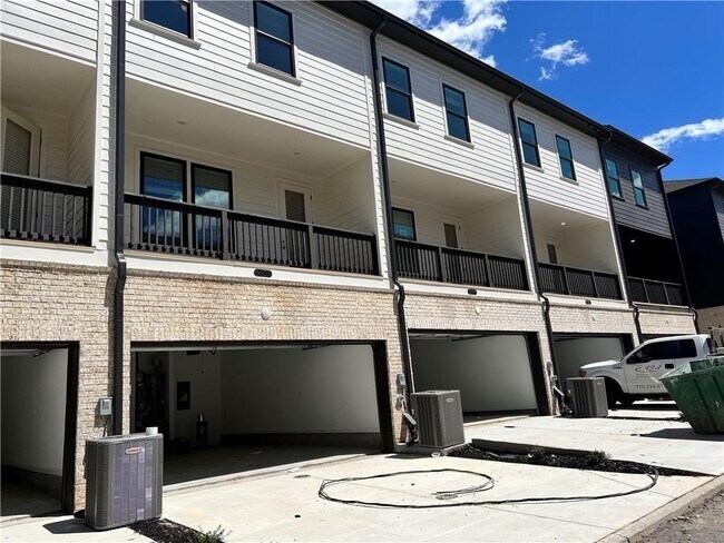 Building Photo - 6605 Beacon Dr