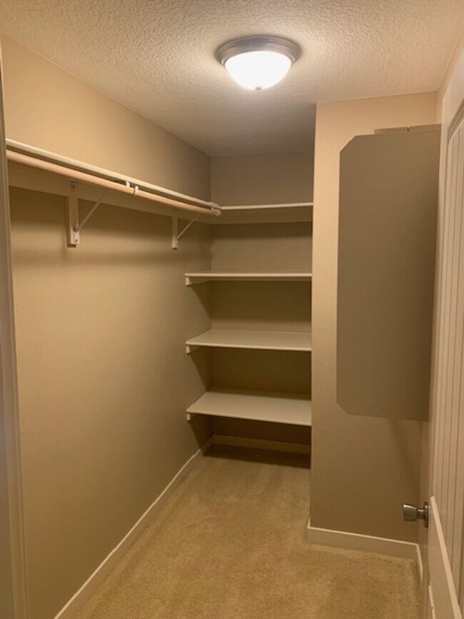 Building Photo - Starpointe Luxury Home with 6 Bedrooms, 4 ...