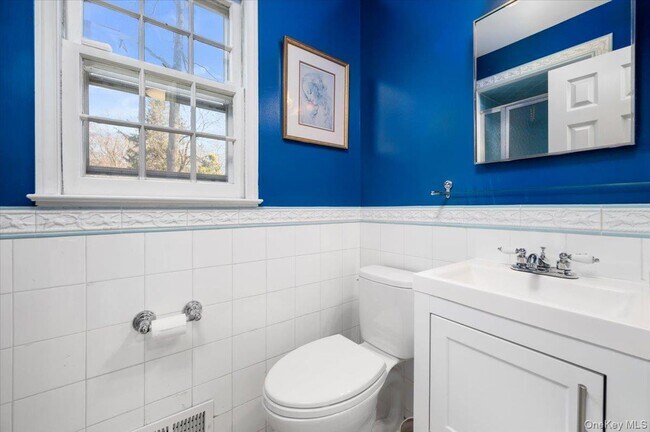 Building Photo - 9 Cherry Ln