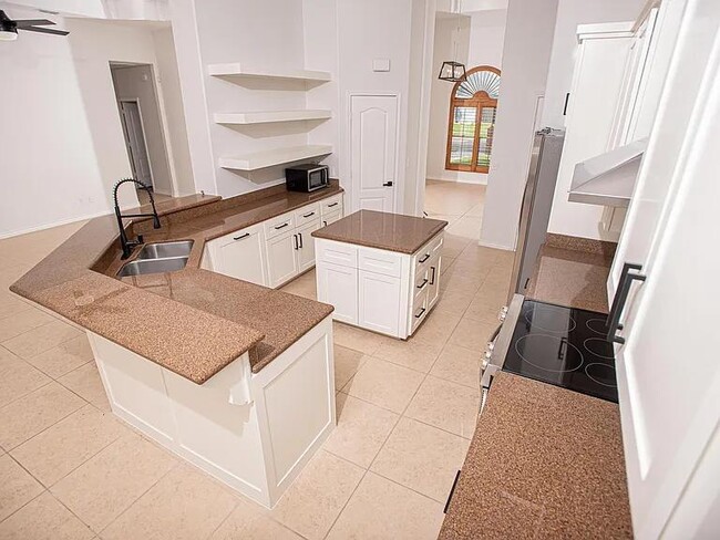 Building Photo - 1616 Sebastian Dr