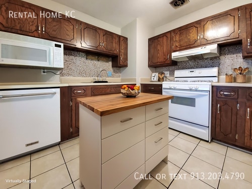 Building Photo - 9010 W 101st St