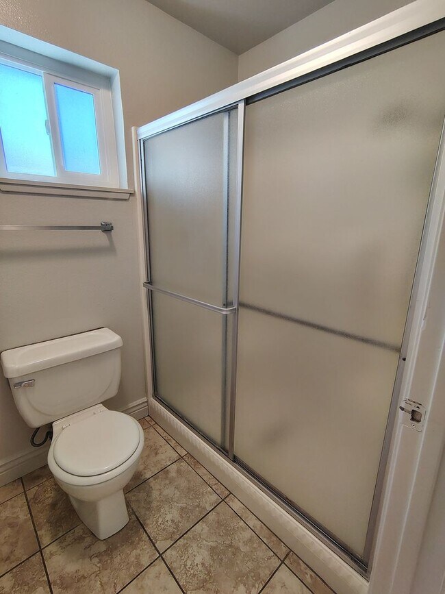 Building Photo - 939 Claremont Ct