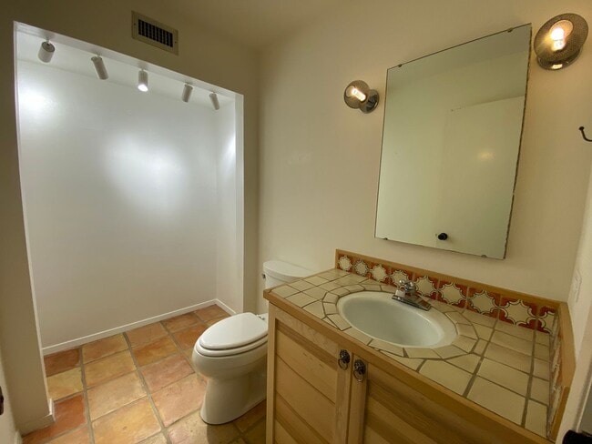 Building Photo - Alamo Heights Gem ~  2 / 2.5 Multi-Level C...