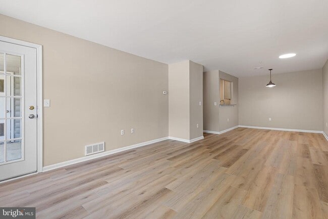 Building Photo - 1741 Braken Ave