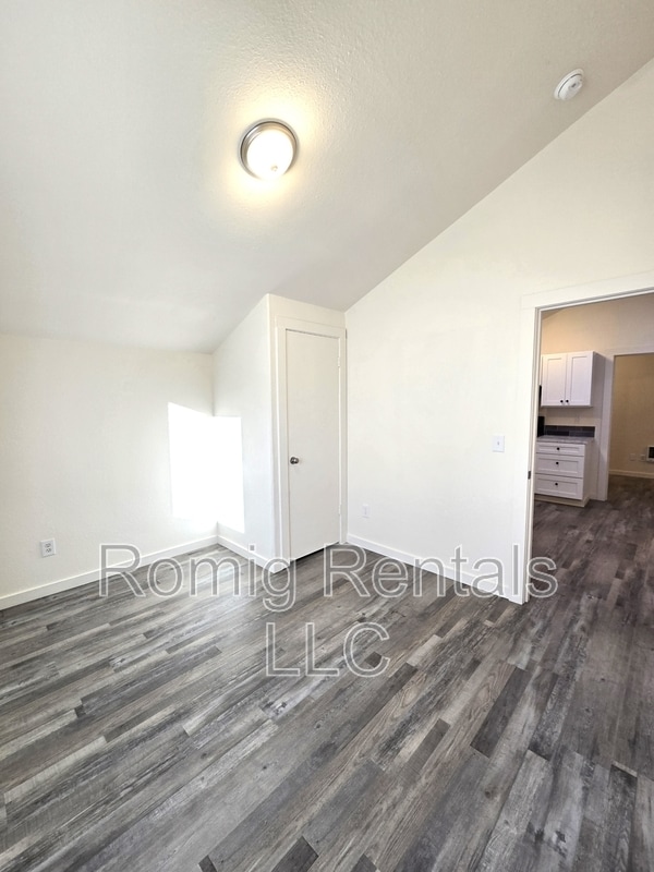 Building Photo - Cent- 1206 B Street