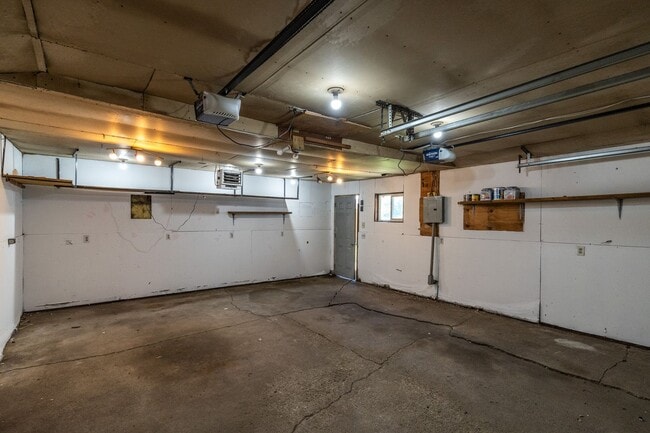 Building Photo - Single Family Home - Located Near Campus