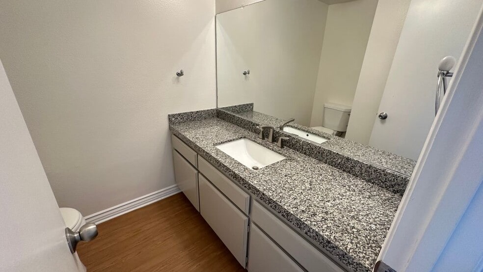 Building Photo - 2424 Santa Ana Ave