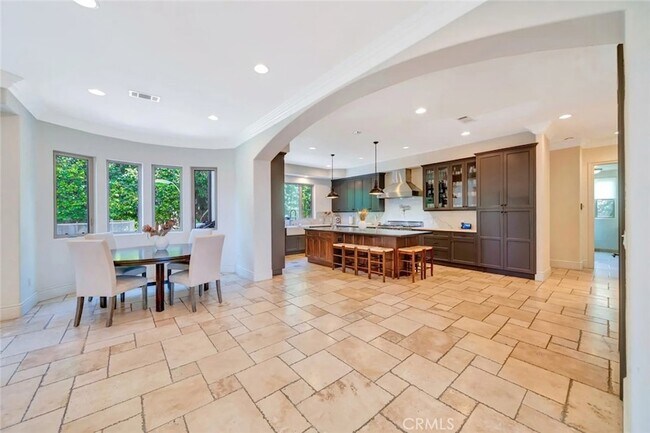 Building Photo - 4822 Valjean Ave