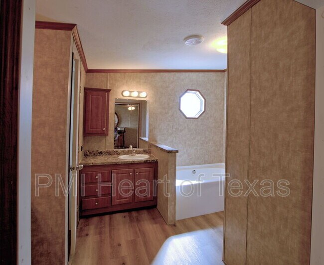 Building Photo - 631 Co Rd 270
