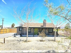 Building Photo - Newly Renovated 2 Bedroom 1 Bathroom Home