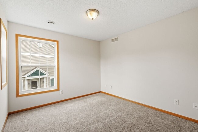 Building Photo - 3bd, 2ba town home in NEW HOPE, avail NOW