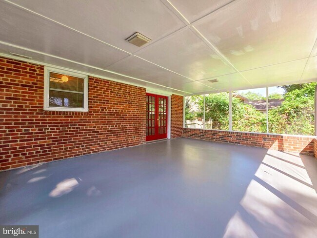 Building Photo - 7511 Elgar St