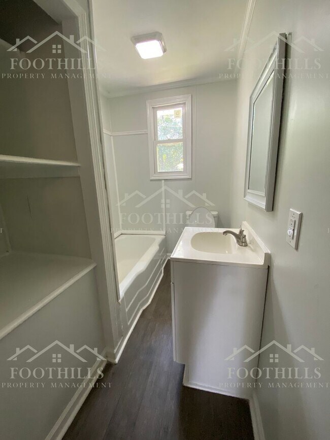 Building Photo - 106 Hanks Dr