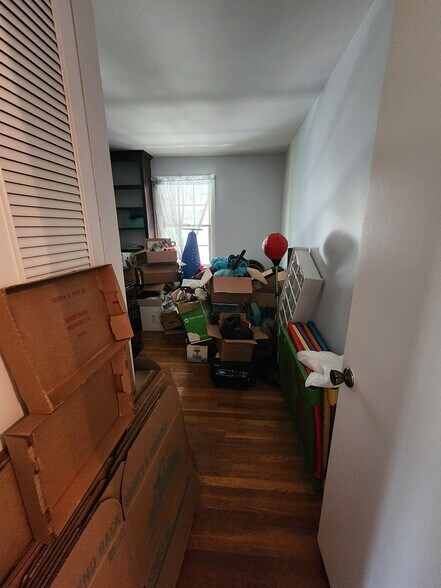 Building Photo - 8176 Surrey Ct
