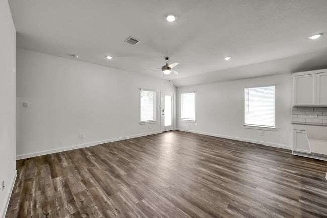 Building Photo - 647 Delicate Arch Dr