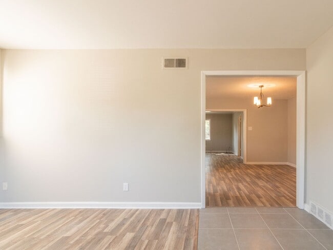 Building Photo - Renovated 3BR/2BA in Whitehaven