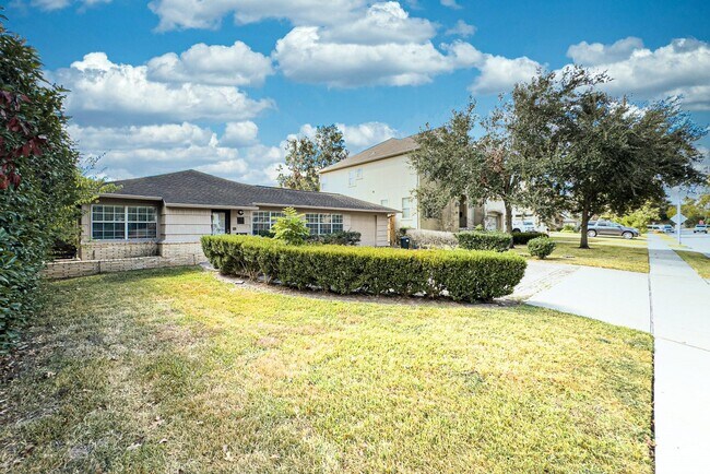 Primary Photo - 4525 Maple St
