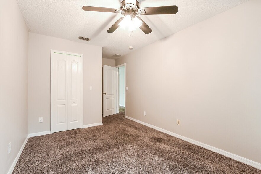 Building Photo - 1725 Portcastle Cir
