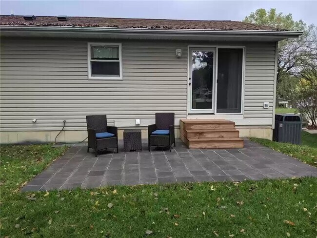 Building Photo - 1424 Sunset Ave SE