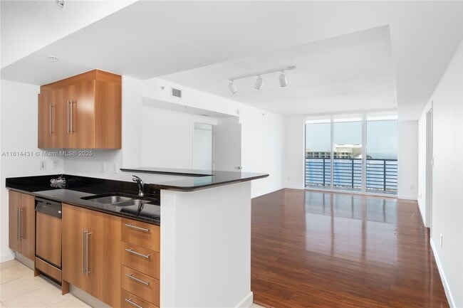 Primary Photo - 335 S Biscayne Blvd
