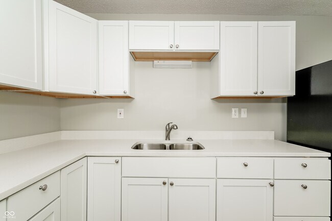 Building Photo - 3730 Erin Dr