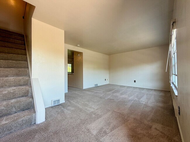 Building Photo - 450 Mower Dr