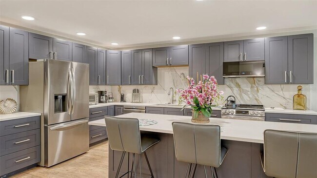 Building Photo - 5757 Gulf of Mexico Dr