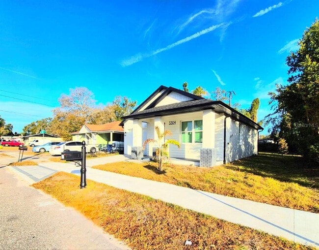 Building Photo - 3304 E North Bay St