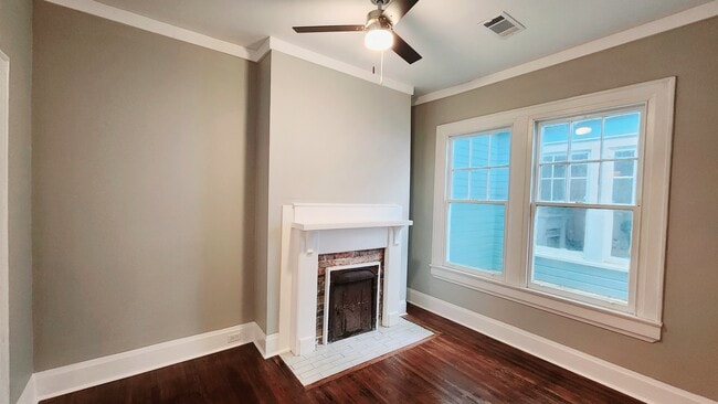 Building Photo - Dupont Duplex