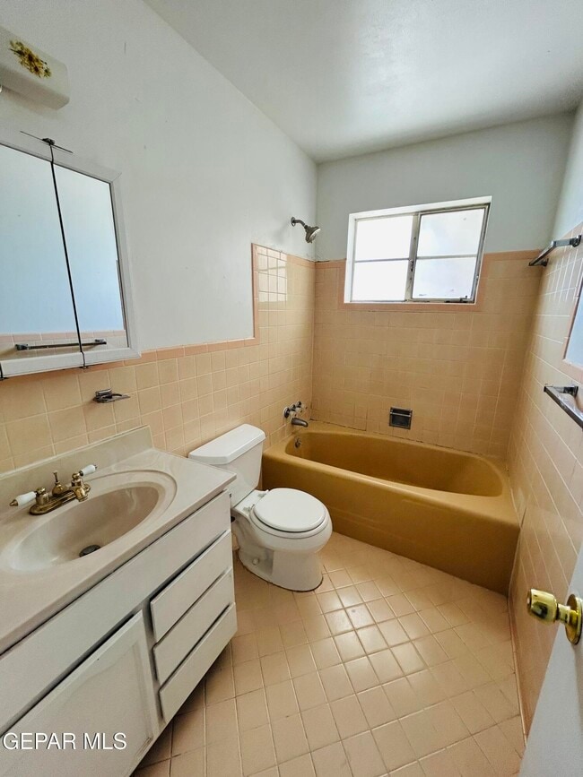 Building Photo - 521 Balboa Rd