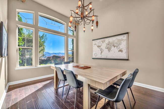 Building Photo - 1520 Taos Ln