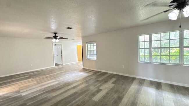 Building Photo - 1100 Mt Pisgah Rd