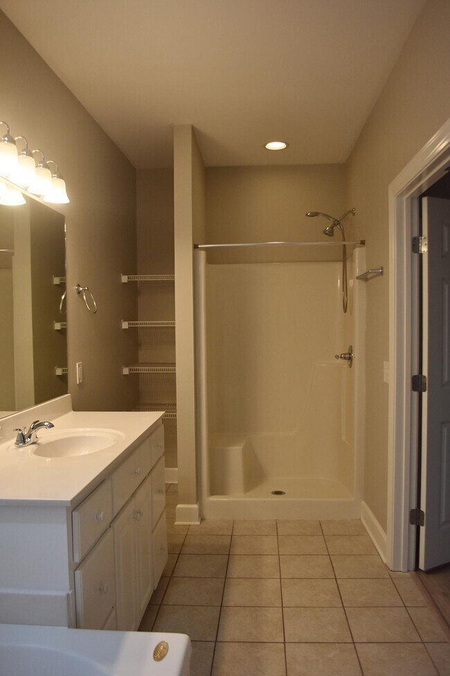 Building Photo - 26 Village Ln