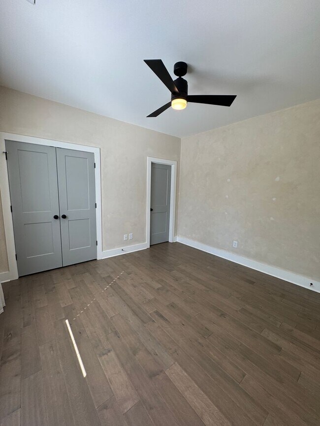 Building Photo - 3 bed. 2.5 bath in East Nashville ready fo...