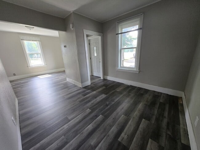 Building Photo - 317 6th Ave N