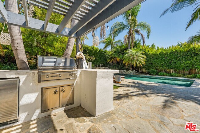 Building Photo - 3614 Malibu Country Dr