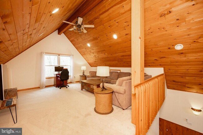 Building Photo - 1212 Acacia Dr
